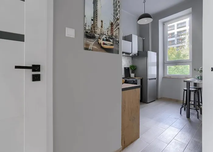 Corolla Swietokrzyska 30 - Metro, Palac Kultury I Nauki