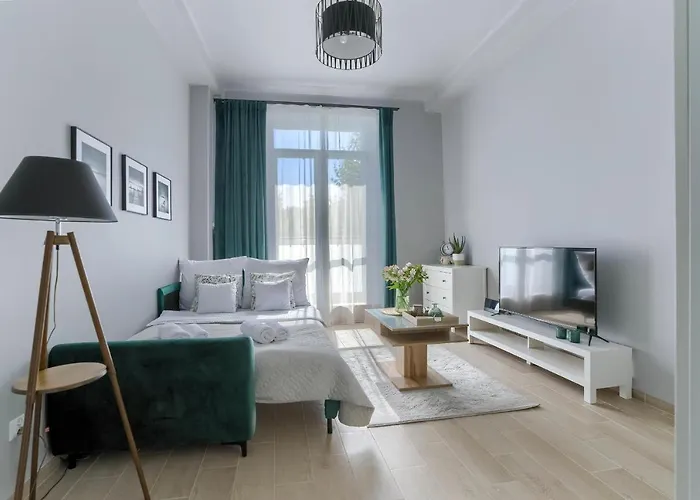 Corolla Swietokrzyska 30 - Metro, Palac Kultury I Nauki * Warsaw