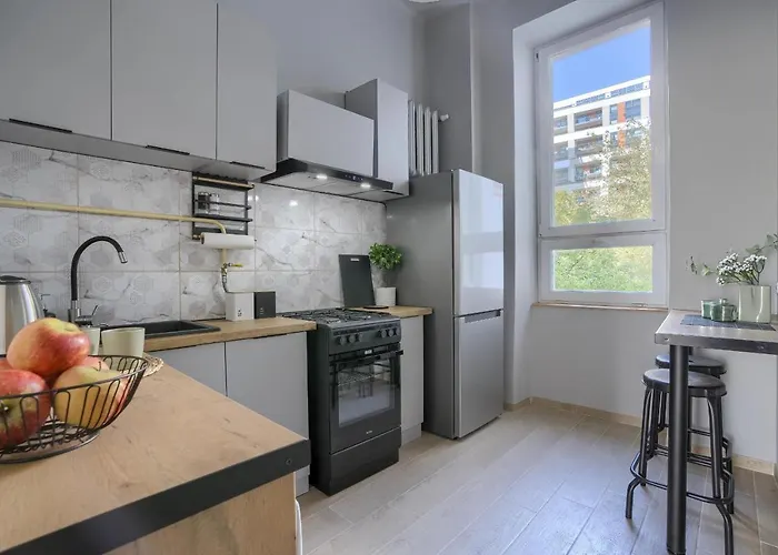 Corolla Swietokrzyska 30 - Metro, Palac Kultury I Nauki