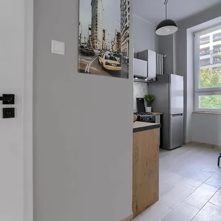 Corolla Swietokrzyska 30 - Metro, Palac Kultury I Nauki