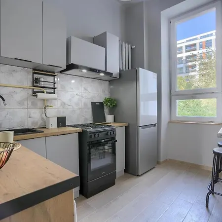 Corolla Swietokrzyska 30 - Metro, Palac Kultury I Nauki