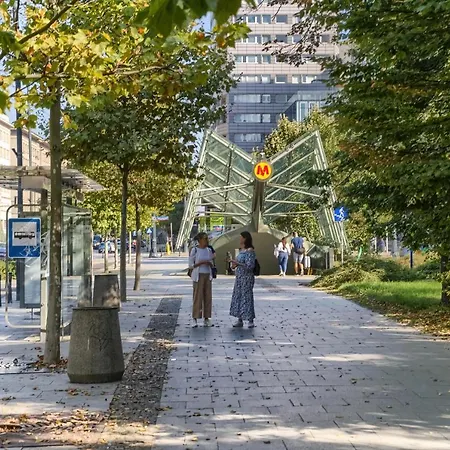 Corolla Swietokrzyska 30 - Metro, Palac Kultury I Nauki Varsó