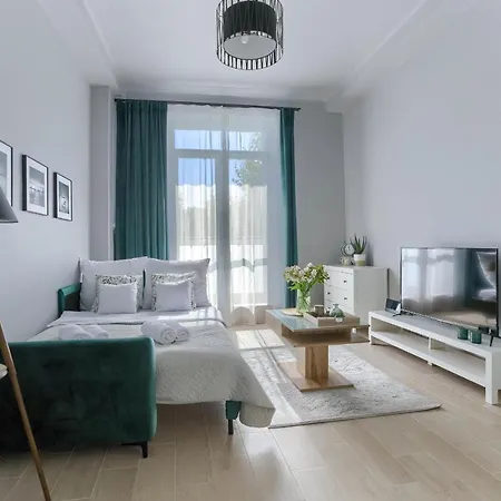 Corolla Swietokrzyska 30 - Metro, Palac Kultury I Nauki * Варшава